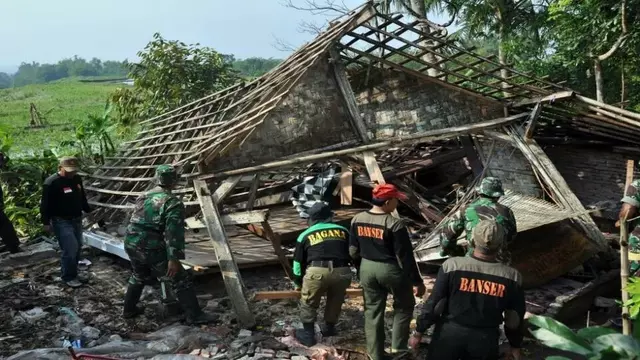 Puluhan Rumah Rusak Akibat Angin Kencang di Bogor